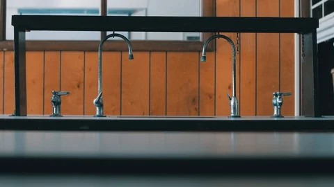 HD 60p Slow Motion - Empty Classroom Old Chemistry Room in School  库存影片 128934458