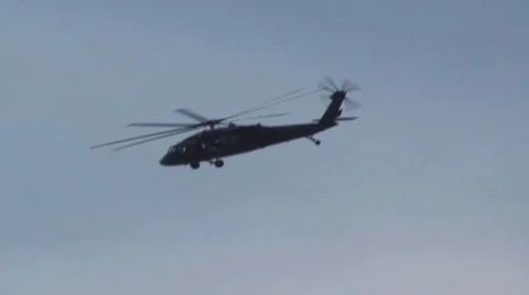 HD BLACKHAWK HELICOPTER OVER PROTEST Stockbeeldmateriaal 42350755