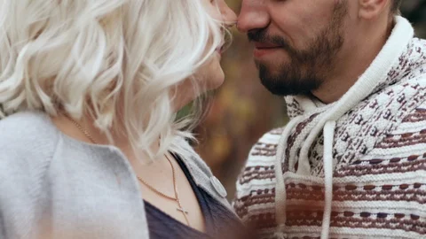 HD Close up shot of couple looking into each other Vidéo 96680443