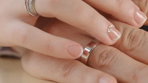 HD close up shot of hands in hands of bride and groom Stock-Footage 97168908