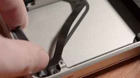 HD connection of a hard disc inside Mac Book Vidéo 94450196