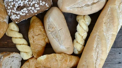 HD Dolly, top view of various breads and baked goods. 库存影片 70880816