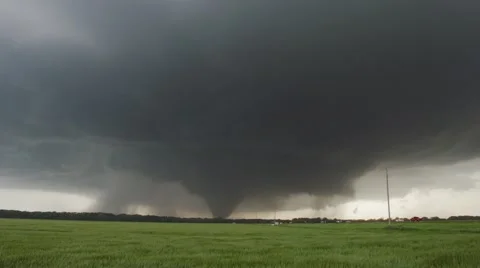 HD Dramatic wide shot of storm and strong tornado. Video stock 40397501