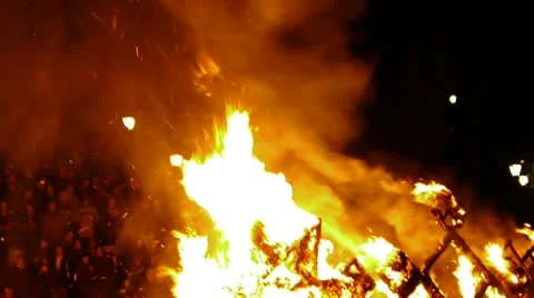 HD - Flame of fire in the night sky Video stock 8983583