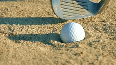 HD Footage, Slow-Motion: Hitting golf Ball From Sand Trap 库存影片 72394897