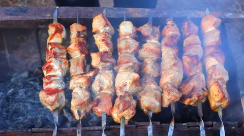 HD Kebab roasted in the grill Vidéo 913910