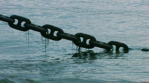 HD Large rusty chain covered with algae in the sea Stock Footage 611798