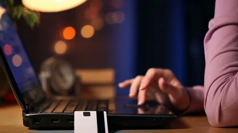 HD Loop: a girl using credit card on-line Stock Footage 2136691