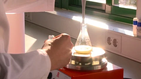 HD A researcher adds a reagent to a solution Stock Footage 82618404