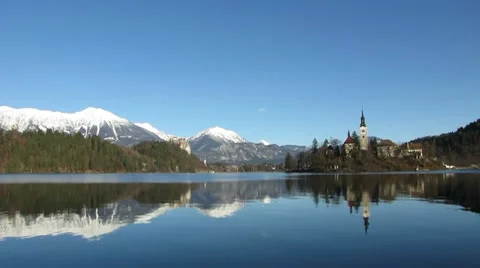HD: Running On The Scenic Path Around Lake Bled Video stock 9064460
