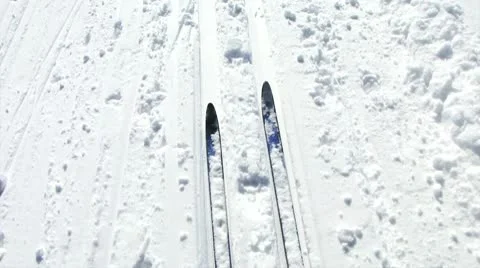 HD: Skiing Down The Trail Video stock 9000197