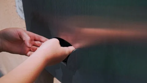HD. Slow motion of Self-service vending machine returns coins money. Video stock 95755835