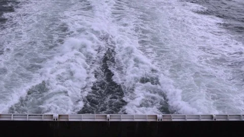 HD Slow motion Water from Back of Boat, View of Horizon, Pan Up 스톡 동영상 81073867