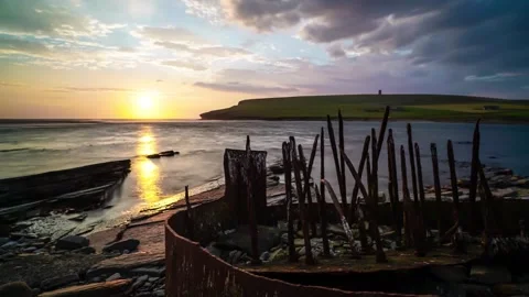 HD Time Lapse of an Old Boiler from a Shipreck on the Marwick Shore in Birsa Video stock 256084038