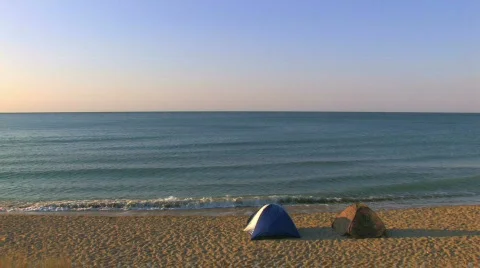 HD Two tents on a sandy beach with sea and skyline background Video stock 597983