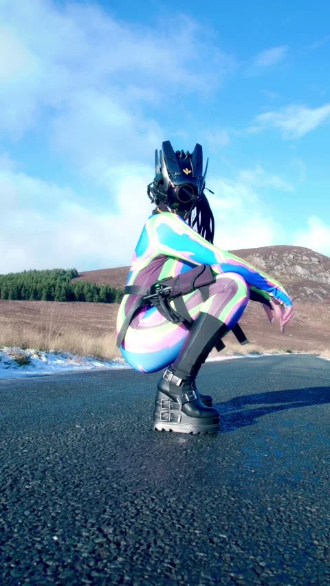 HD Vertical Shot of Cyber Robotic Lady Posing 스톡 동영상 321406378