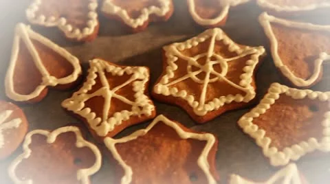 HD Video : Close Up of icing covering Xmas cakes Video stock 12721586
