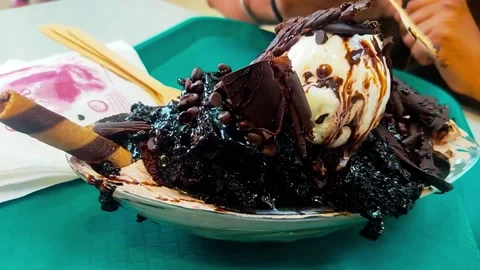 HD video of delicious Dessert items made with cake, ice cream, and hot chocolate Stock Footage 204765618