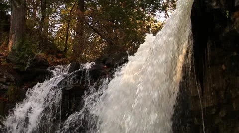 HD Waterfall in Autumn Vídeo Stock 21939894