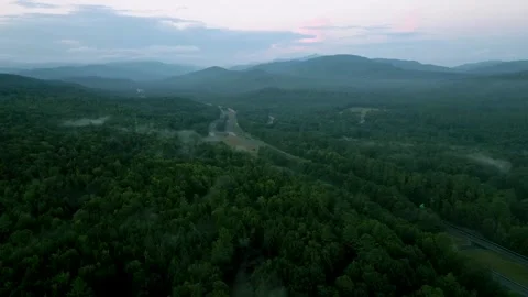 HD wispy mountain clouds late sunset timelapse 動画素材 302765004