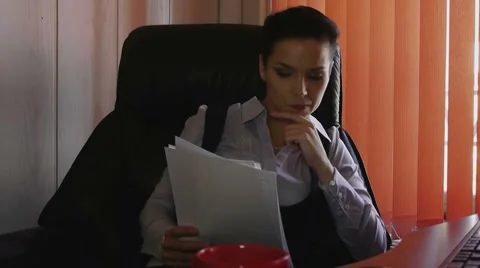 HD1080 Young brunette business woman working in her office. Stock Footage