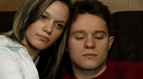 HD1080p25 Young couple on couch using remote to watch TV 7. Close Up 库存影片 27881626
