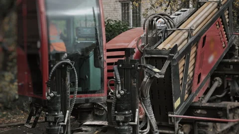The HDD machine makes a hole in the ground for laying underground utilities. Video stock 318268092