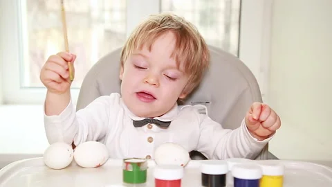 He knows how to paint Easter eggs Video stock 150582216