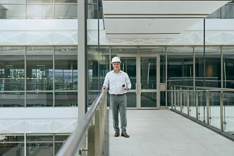 He knows what to do when it comes to building and development. Portrait of a Fotos de archivo