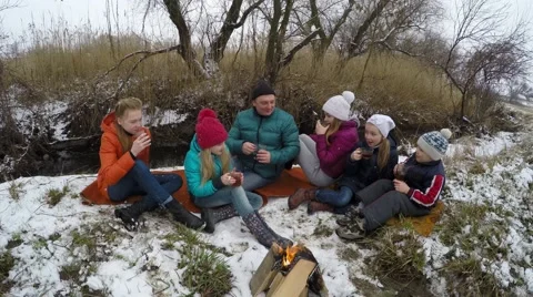 He lit the fire. Falling thick snow. 스톡 동영상 61404195