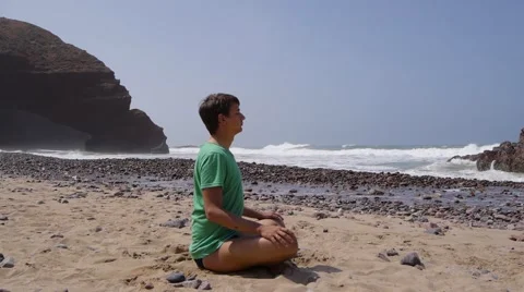 He is meditating with his hands turn up to the sky Vidéo 61693009