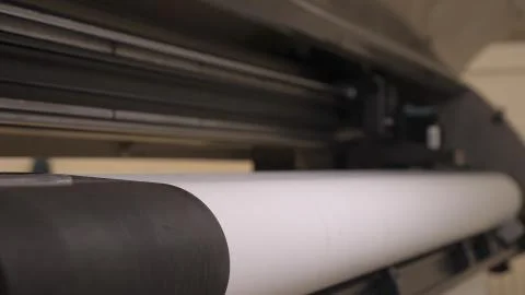 He printing machine prints the code on the paper (fabric) date, time code Foto stock