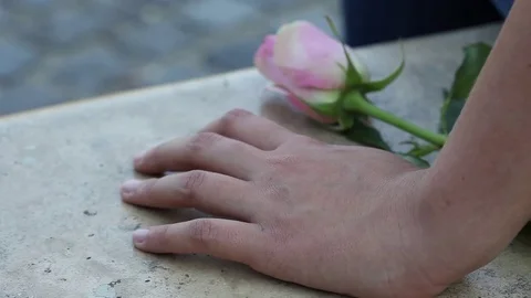 He puts his hands on the woman's hand 動画素材 71837795