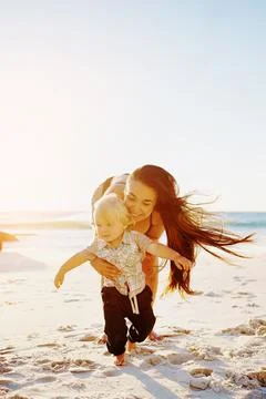 He is so eager to go exploring around the beach Foto stock