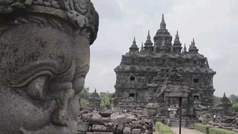 The head of Buddha and also the main temple 動画素材 243912883