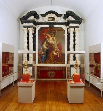 . Head frame of an altar of oak with an open midfield, refreshed side wall... Stock Photos