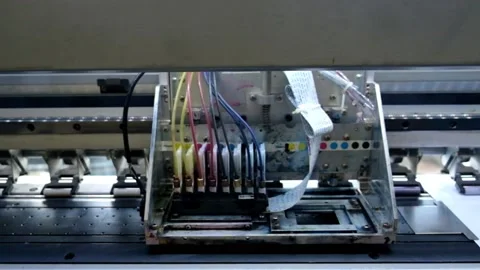 Head inkjet printer printing on large format rail Stock Footage 194489917