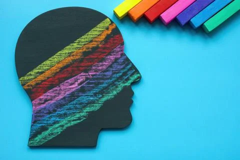 Head with lines drawn with colored crayons. Positive emotions and mindset. Stock-Fotos