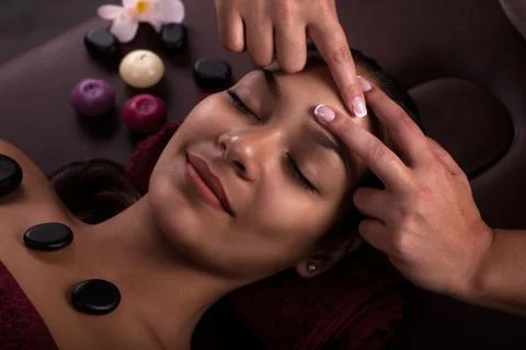 Head massage in spa Foto stock