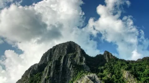 Head of a mountain and sky time lapse Video stock 10571100