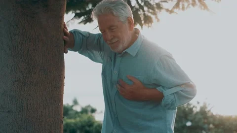 Head shot close up portrait sick old man feeling bad touching his chest at .. 库存影片 229818345