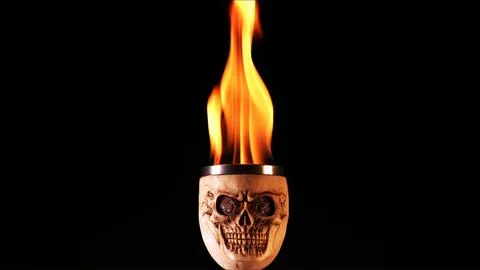 Head Skull burning in flames Foto stock
