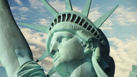 The Head of the Statue of Liberty, Clouds Time Lapse. 4K Vídeos de archivo 71935612