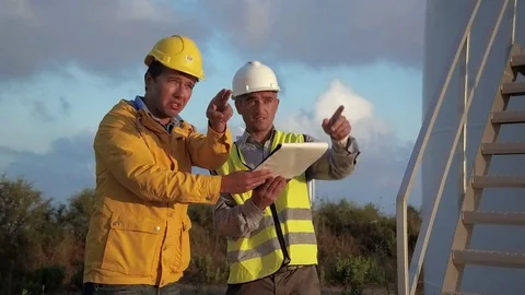 Head of wind power inspects the work of the employee 스톡 동영상 77140313
