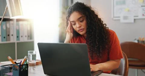 Headache, laptop and problem solving with designer woman in creative workplace Foto stock