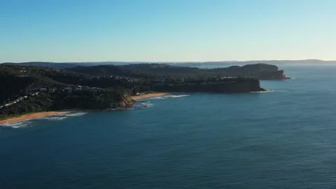 Headlands and beaches of Pacific coast in Sydney – aerial flying in 4k. Stock Footage 155332497