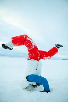 Headstand in winter Stock-Fotos