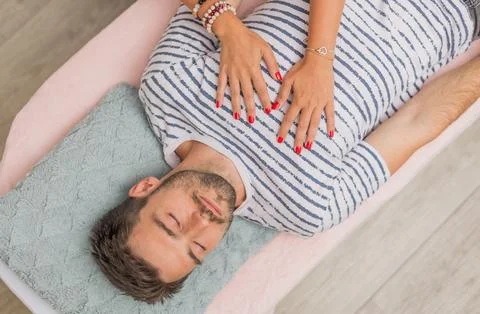 The healer performs the access bars therapy and touching to 32 points for Stock-Fotos