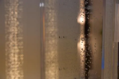 Healing water waves circulate inside acrylic polycarbonate aqua wall panels Stock-Fotos