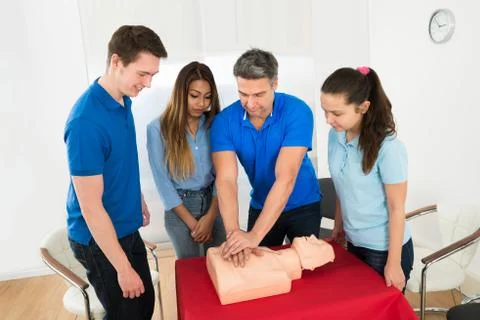 Health Class Instructor Demonstrates Cpr Life Saving Techniques To Students 写真素材